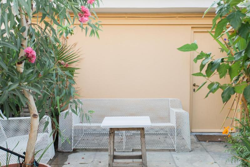 Enticing Cosy Rooftop Studio Athens Centre! EP9T - image 9