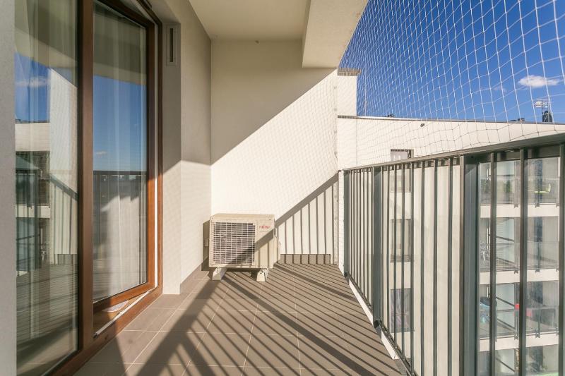 Studio with Balcony image 3