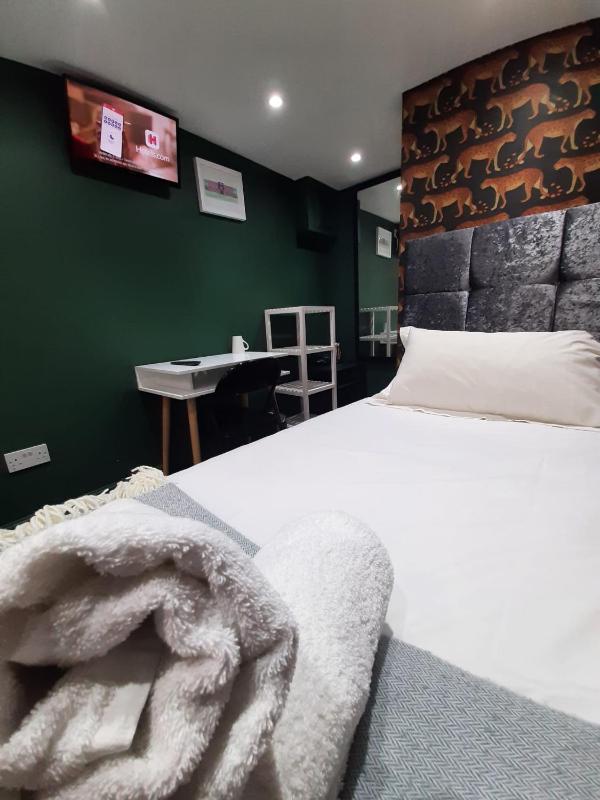 Single Room with Garden View image 2