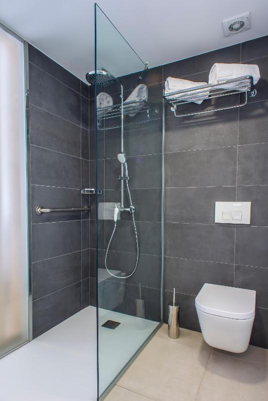 Junior Suite (2 Adults + 1 Child) image 3