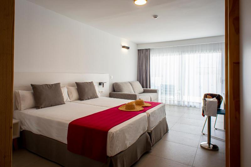 Junior Suite (2 Adults + 1 Child) image 2