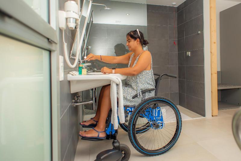 Junior Suite with Terrace - Disability Access image 4