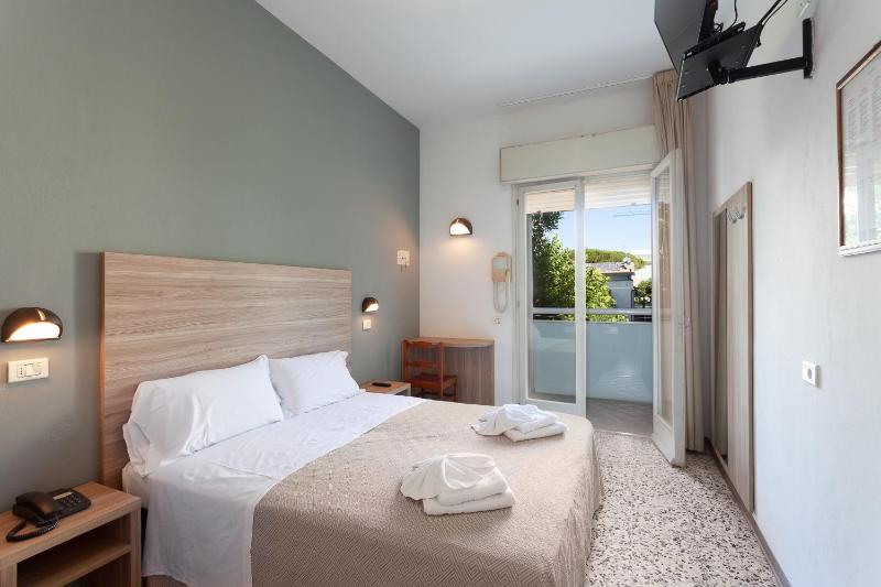 Double or Twin Room image 3