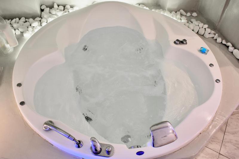  Calypso Junior Loft Studio with Indoor Jetted Tub image 3