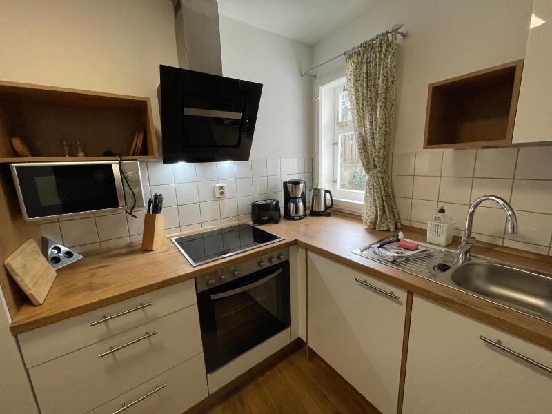 One-Bedroom Apartment with Terrace in the yard - 7 image 2