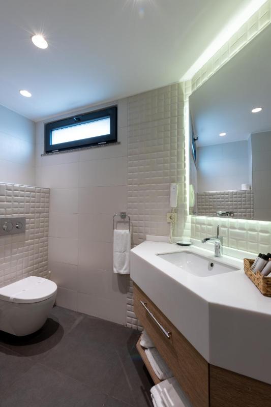 Deluxe Double Room image 3