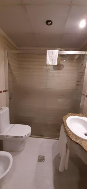 Twin Room image 2