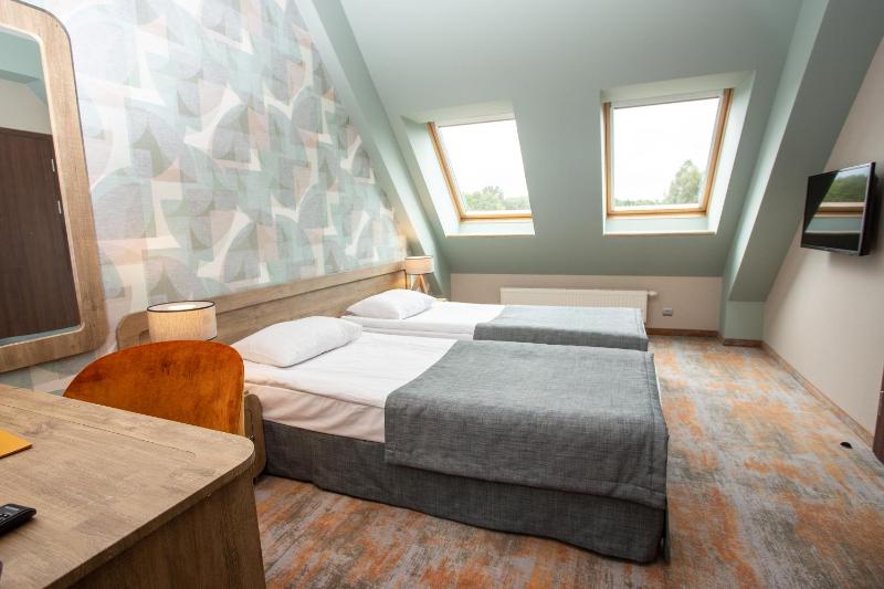 Twin Room image 3