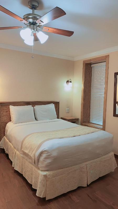 District Hotel - image 10
