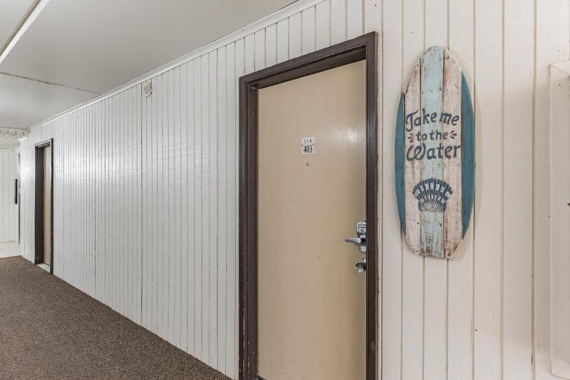 One-Bedroom Apartment image 4