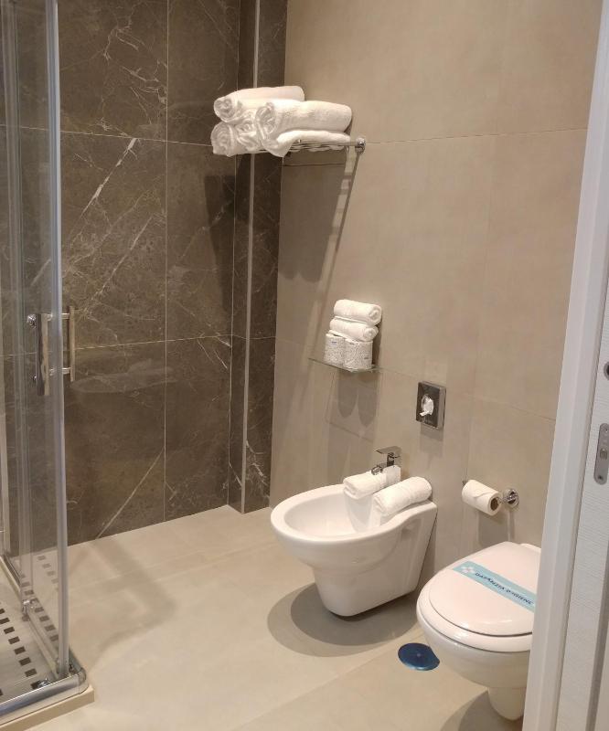 Double Room with Garden View image 3