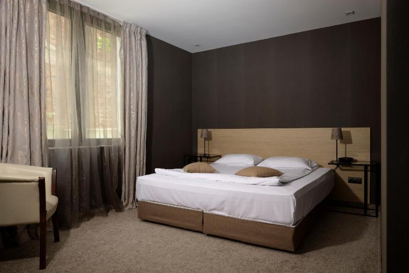 Double Room without Balcony image 3