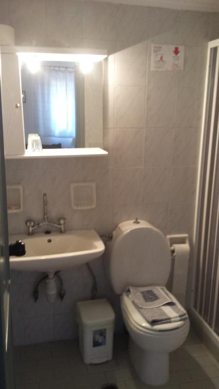 Twin Room image 3