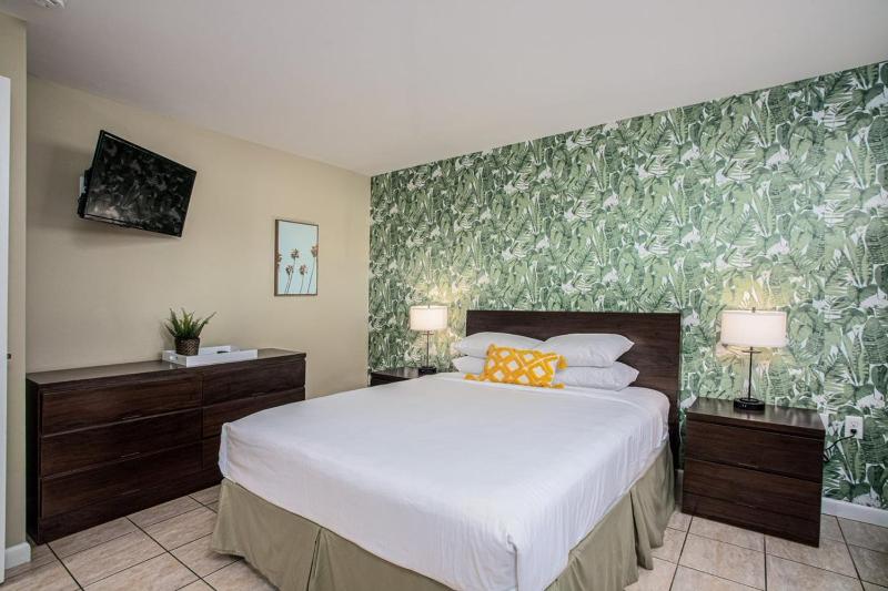 Queen Room - Disability Access image 2