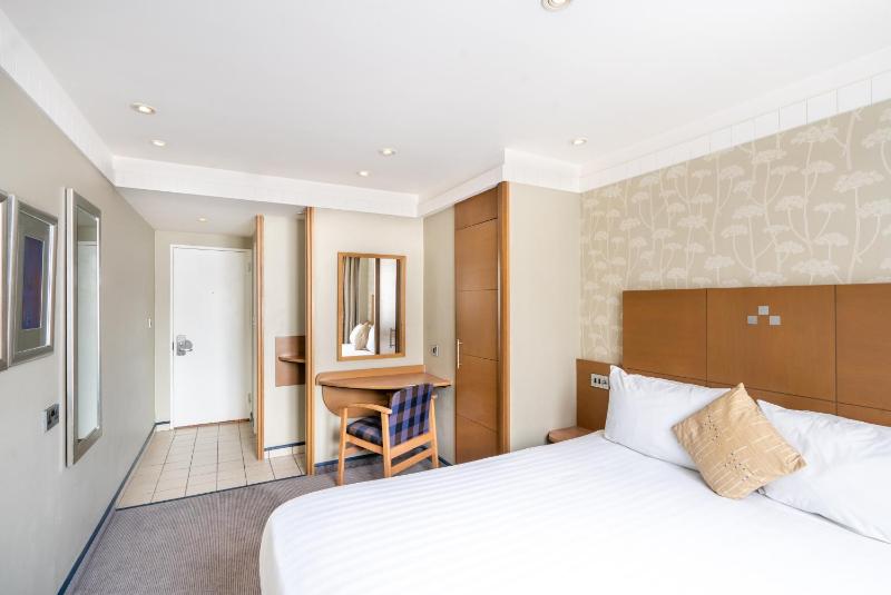 Classic Double Room image 3