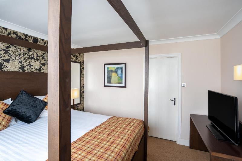 Superior Suite with Lake View image 3