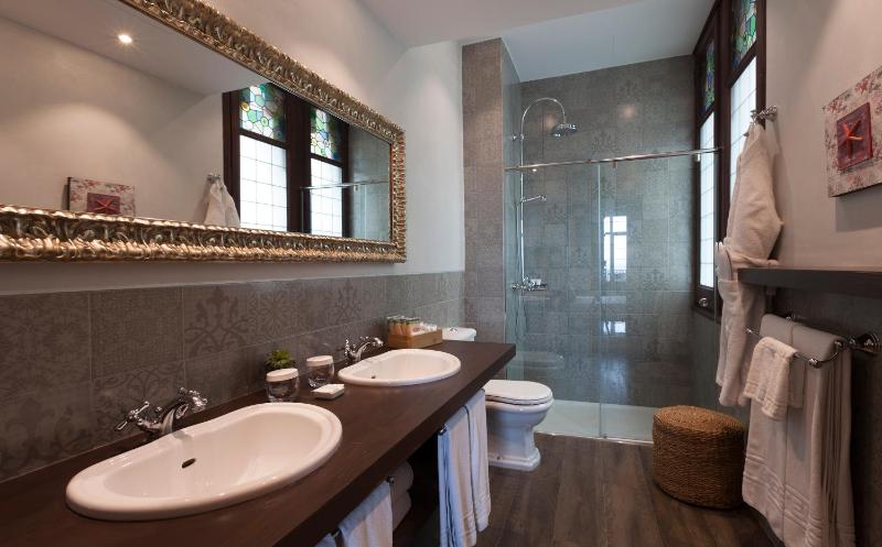 Family Room with Sea View image 1