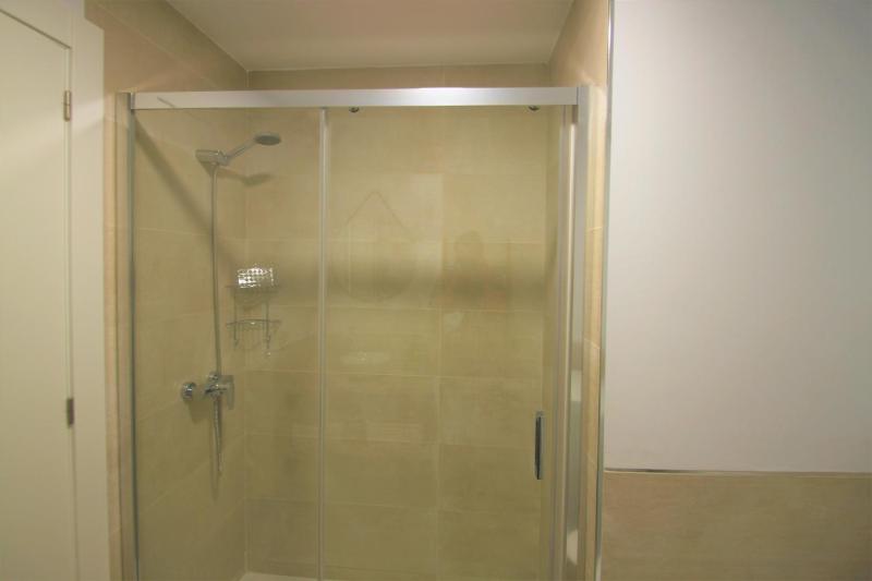 Estudio CasaTuris en planta 18 en pleno centro de Alicante A106 - image 8