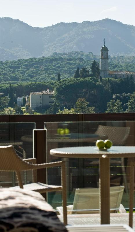 Suite with Jacuzzi® and Private Garden image 4