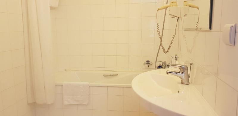 Luxury Triple Room image 4