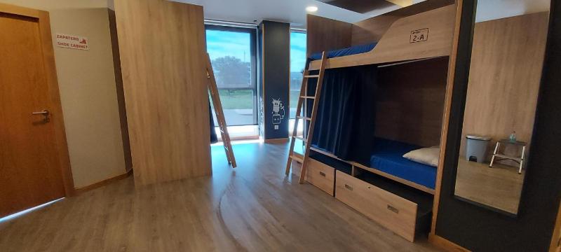 Bunk Bed in Mixed Dormitory Room image 4