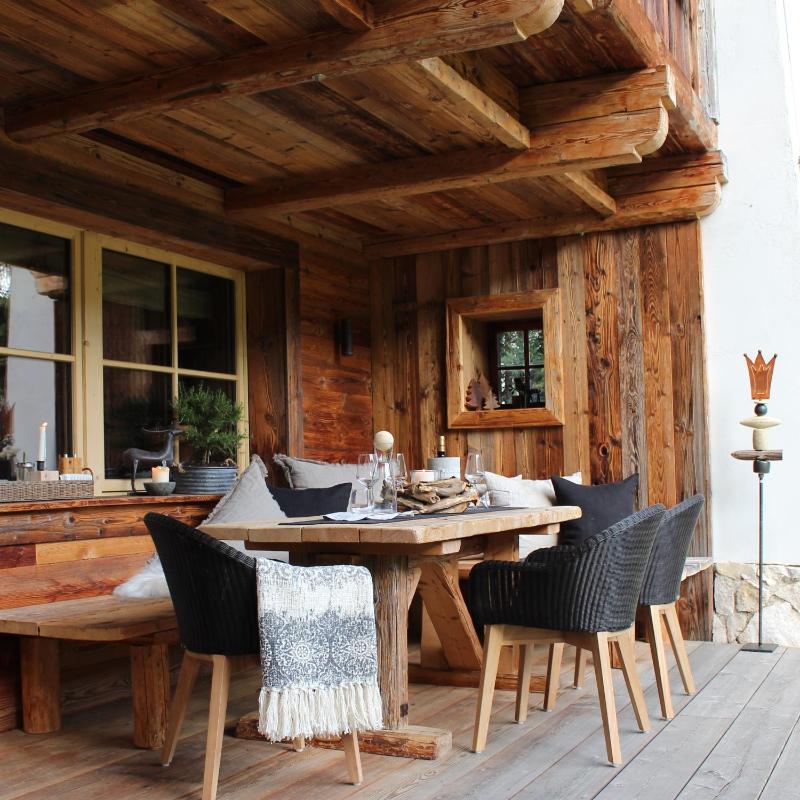 Two-Bedroom Apartment with Balcony and Fireplace image 3
