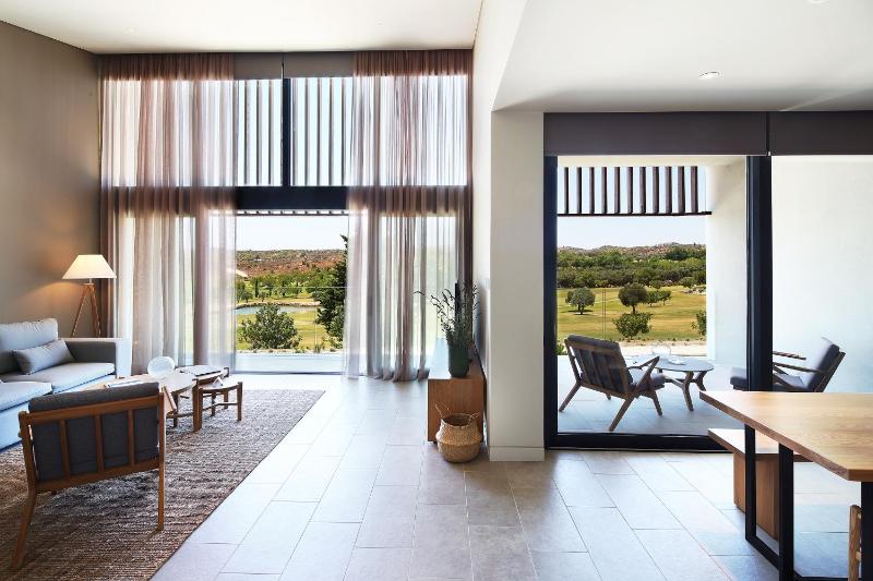 Golf Executive Suite image 4