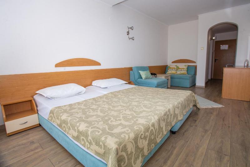 Standard Double or Twin Room with Sea View image 3