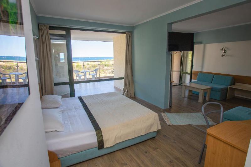 Junior Suite with Sea View image 3