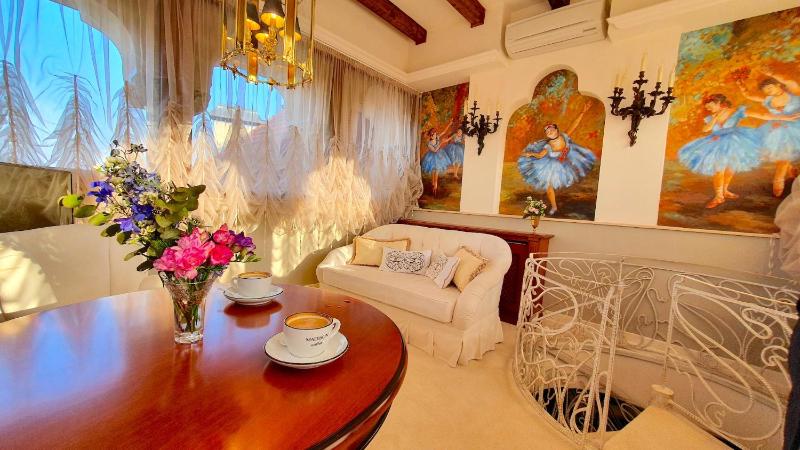 Romantic Suite image 4