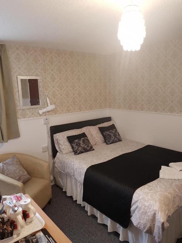 Triple Room with Shower image 3