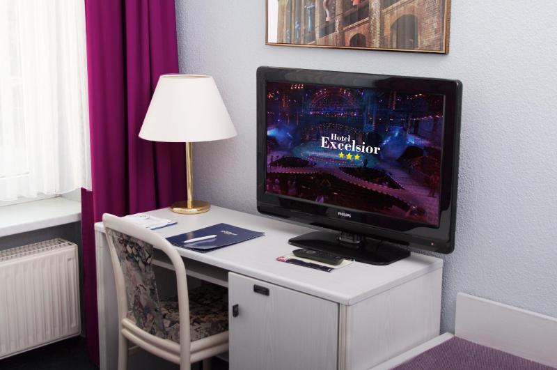 Double Room image 3