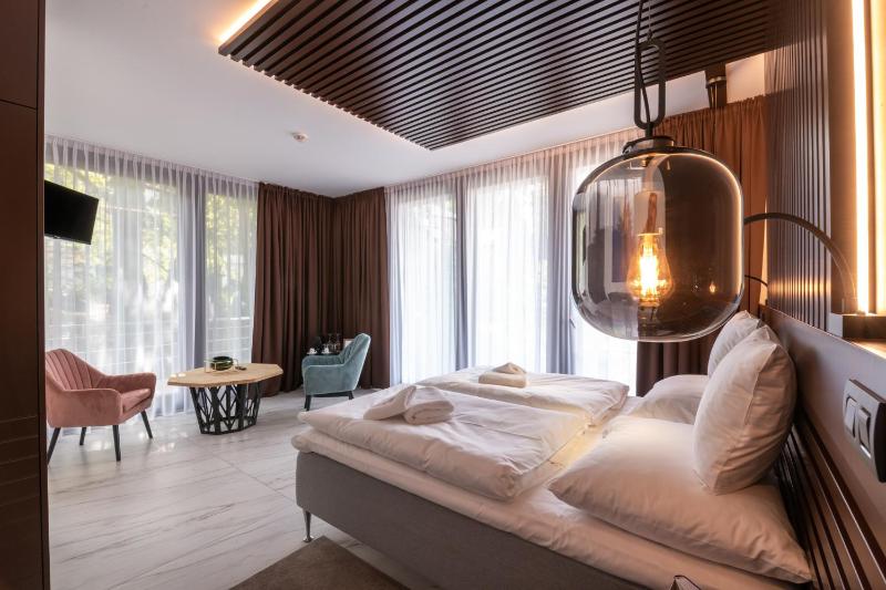 Standard Double or Twin Room image 1