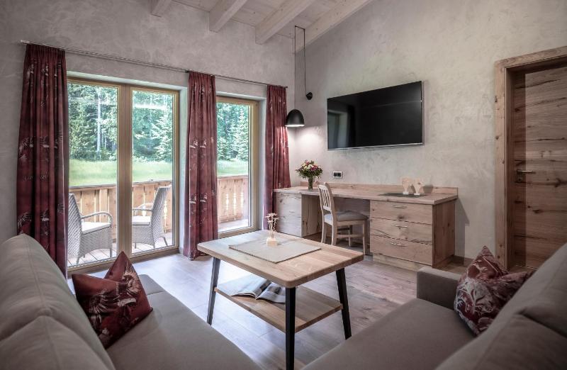 Junior Suite with Mountain View image 3