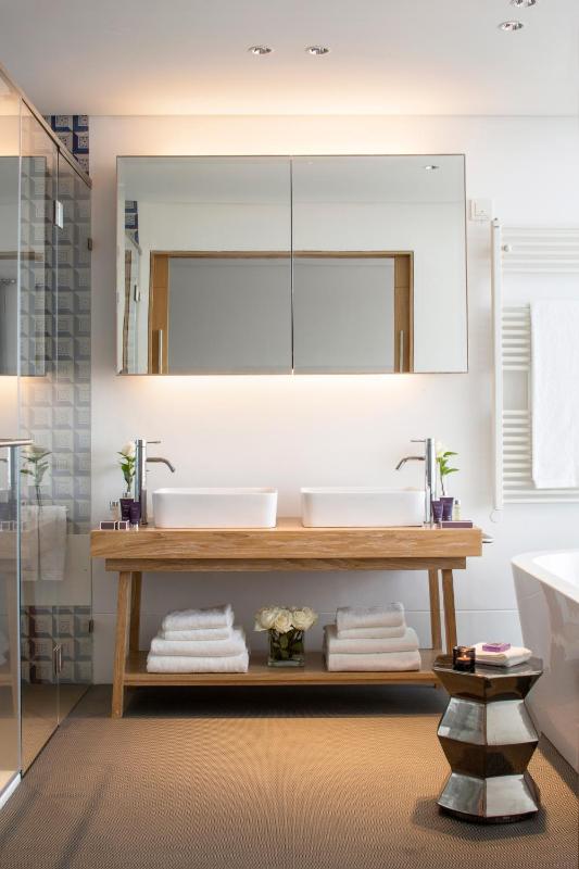 Deluxe Double or Twin Room with Sea View image 4