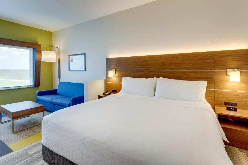 King Suite - Non-Smoking image 3