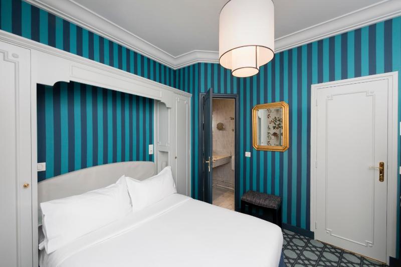 Classic Double Room with Shower image 3