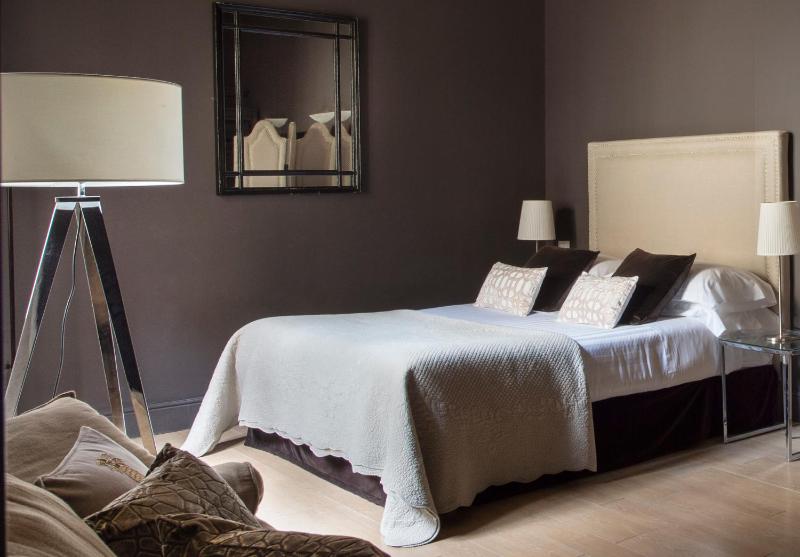 Luxury Studio image 2