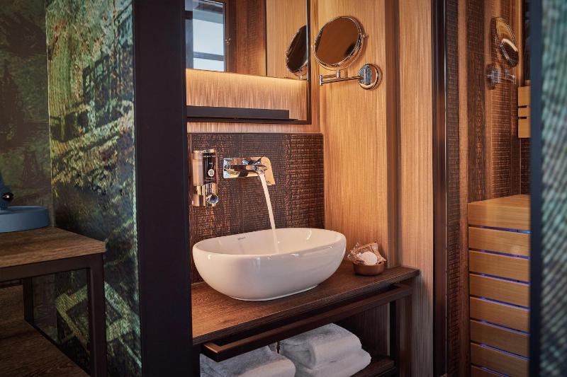 Wellness Suite with Sauna image 4