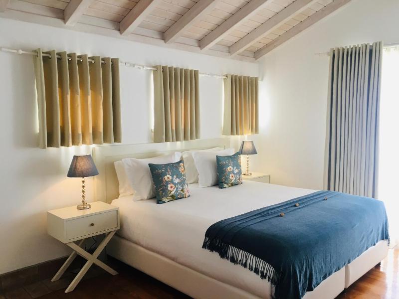 Deluxe Double Room with Sea View image 3