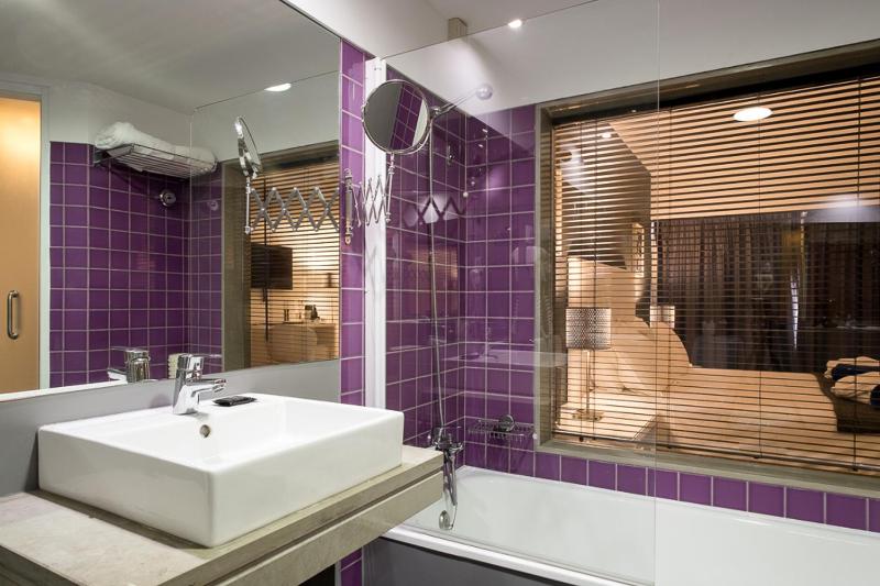 Superior Double or Twin Room with Romance Package image 4