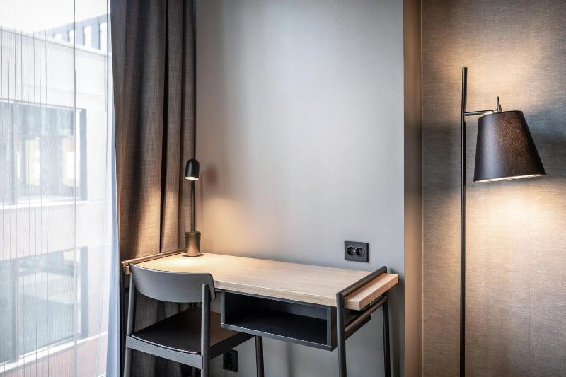 Standard Double Room image 4