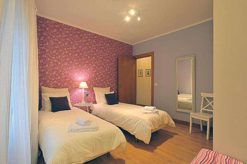 AP 2 - Two Bedroom Apartment Trindade Street image 4