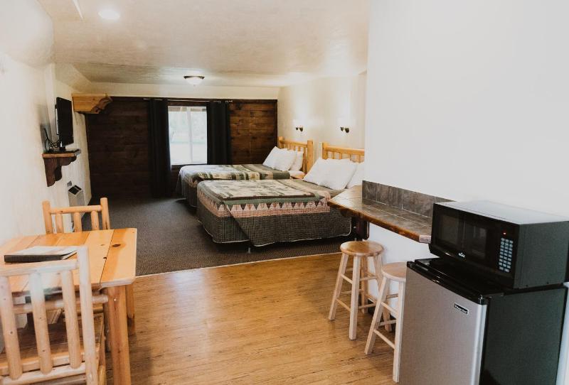 Deluxe Triple Room image 2