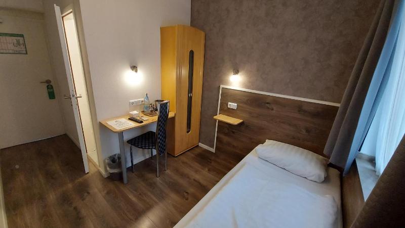 Small Single Room image 4