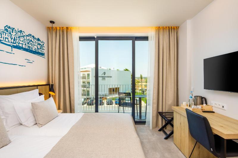 Classic Double Room image 3