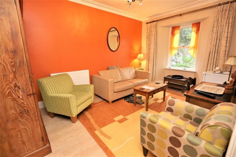 Ascot House Hotel - image 21