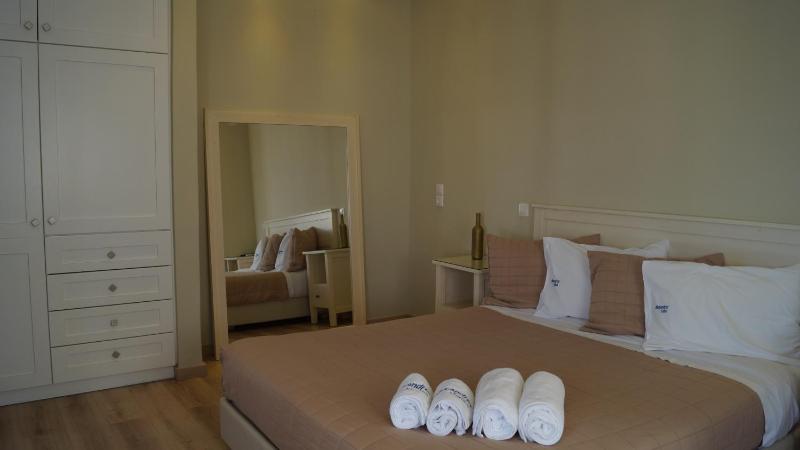 Deluxe Double Room image 2