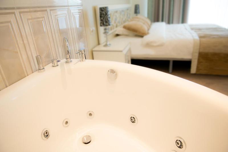 Junior Suite with Waterpark and Spa Access image 2