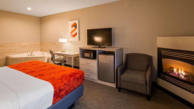 King Suite with Spa Bath and Fireplace image 3